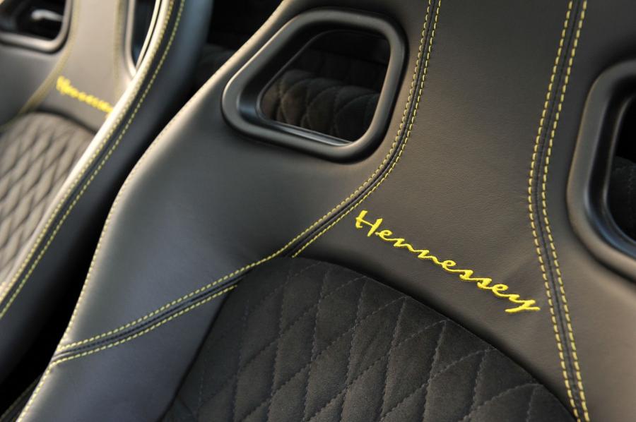 Детали интерьера Hennessey Venom GT Yellow 2011 года  (фото 28 из 90)